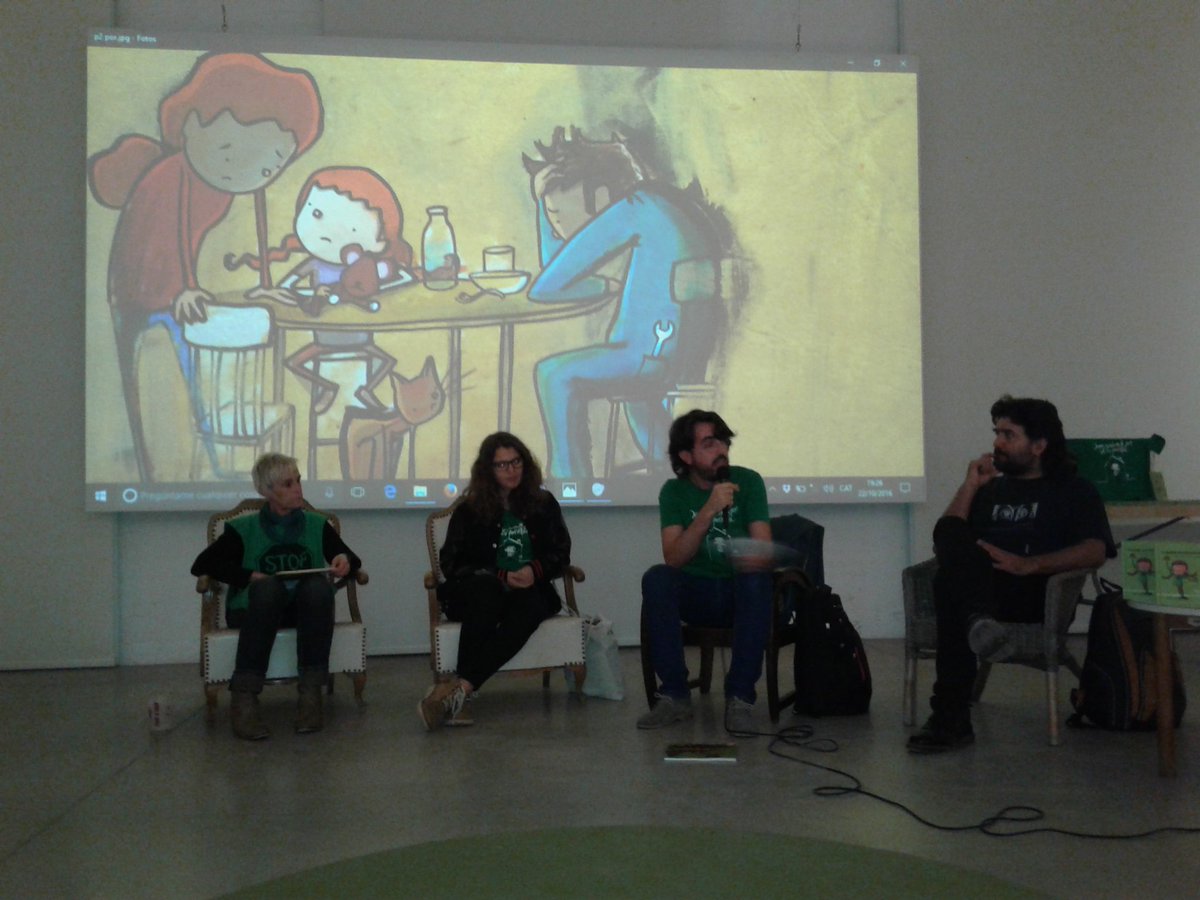 PAH_BCN's tweet photo. La lluita de @LA_PAH també parla des del conte @perdemosmiedo  
Quan perdem la por: els contes és fan realitat.
#FESC2016 https://t.co/b3bkMgrMrQ