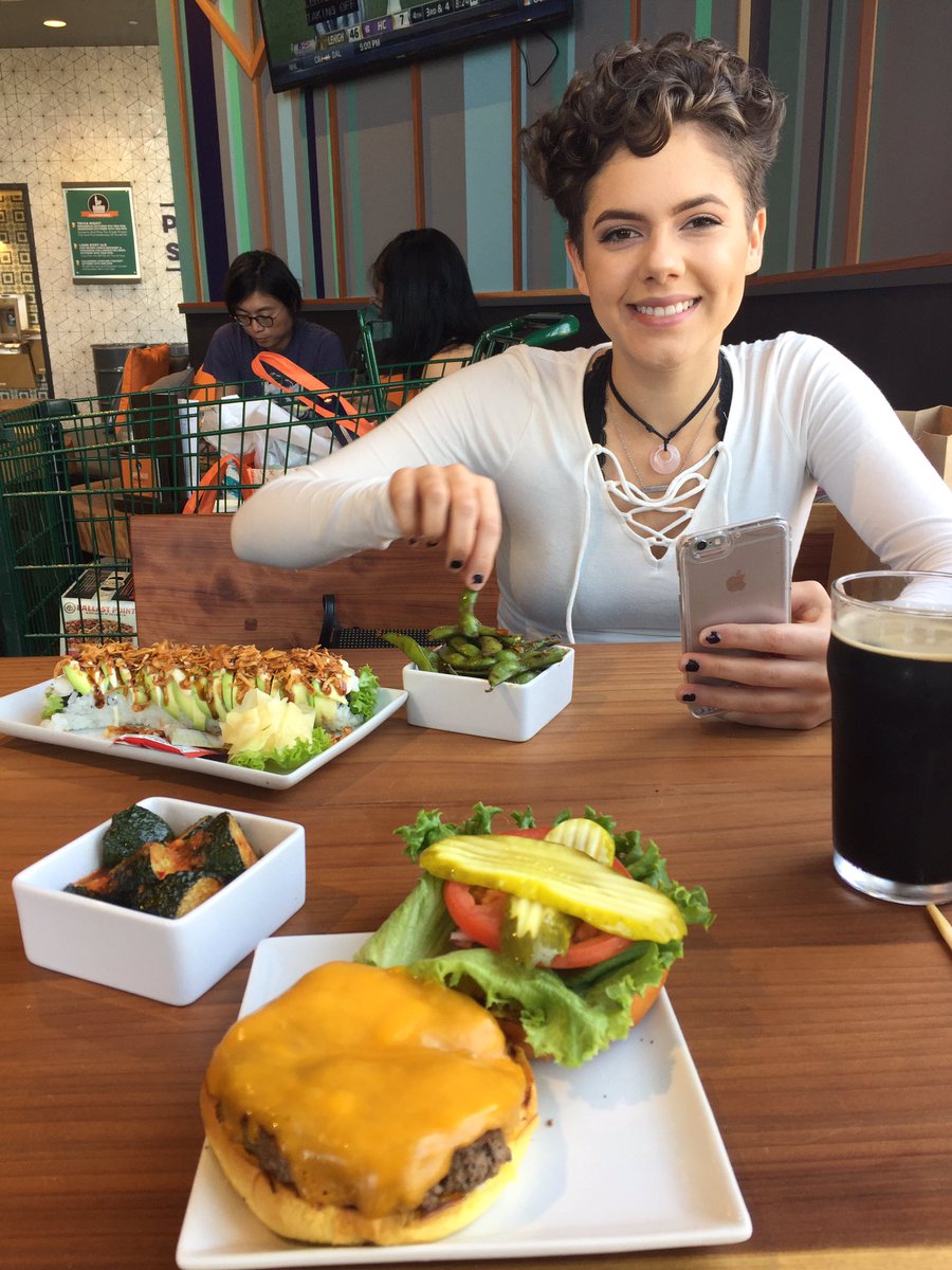 calybev's tweet photo. Thank you @WholeFoods for this amazing lunch!! https://t.co/f8mtHSEJt1