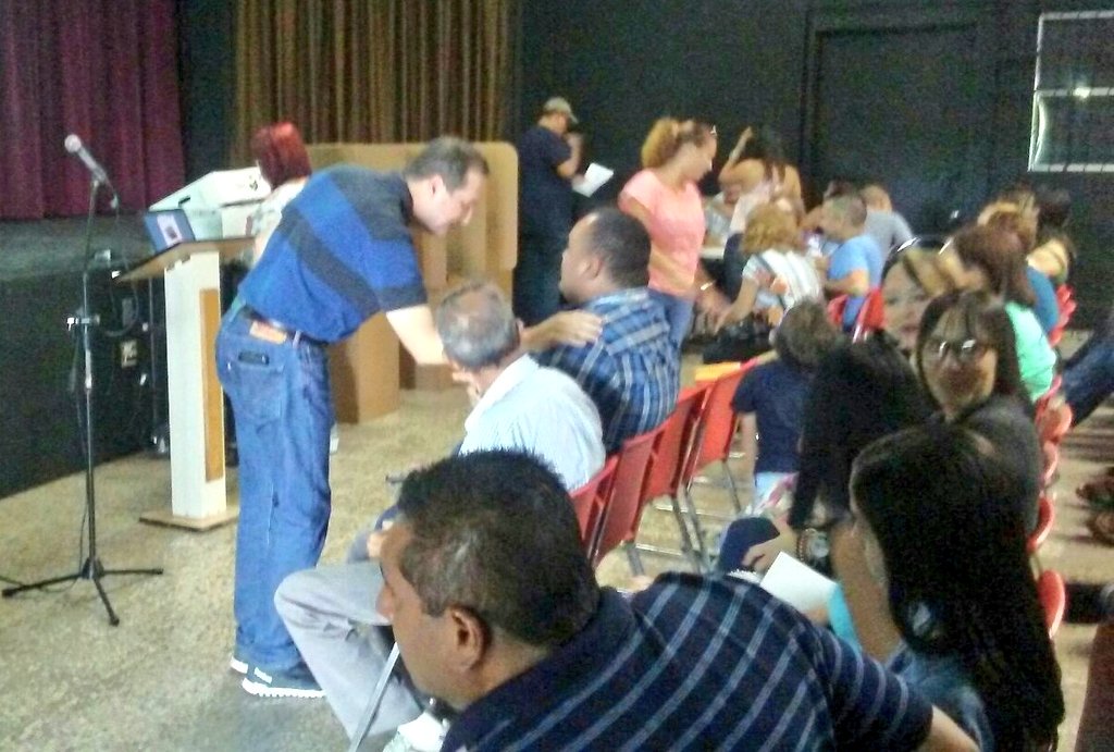 vtorres2016's tweet photo. Taller de Funcionarios con #LuigiTorres próximo Alcalde de #Yauco #SomosUnEquipo #GarantizaTuFuturo #HoySomosMas #JuntosPodemos #Víctor2016 https://t.co/Q8fxhgkr7T