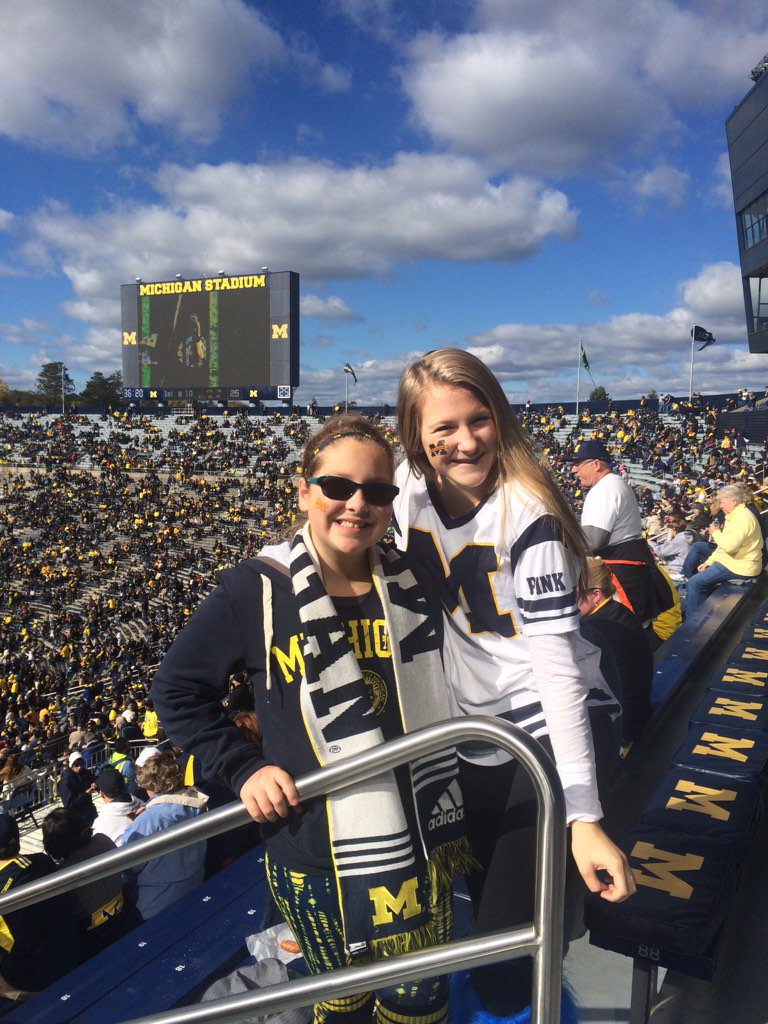 teambarrett's tweet photo. Go blue! #bighouselive https://t.co/trFmy4ihKS