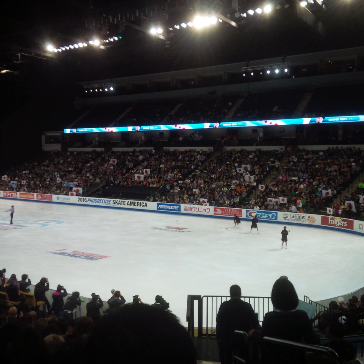 goldenskate's tweet photo. Japan is certainly in the house for Shoma Uno! #SkateAmerica #flagsflapping https://t.co/xhZRQtwR9S