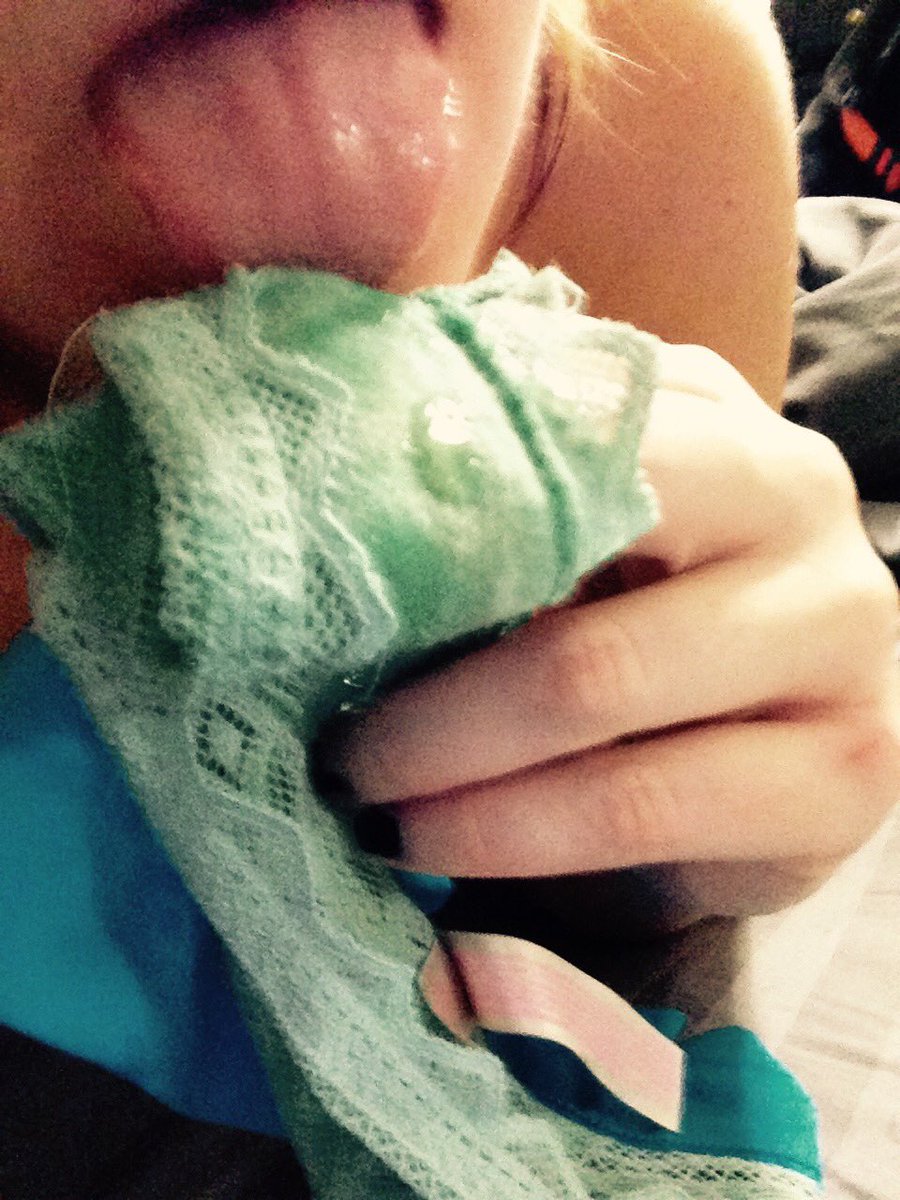 justfun3333's tweet photo. When daddy's away his slut will play ๐ #needhiscock #showerfun #bigass #bigtits #lickhiscum #clitplay https://t.co/ujIjRdljAU