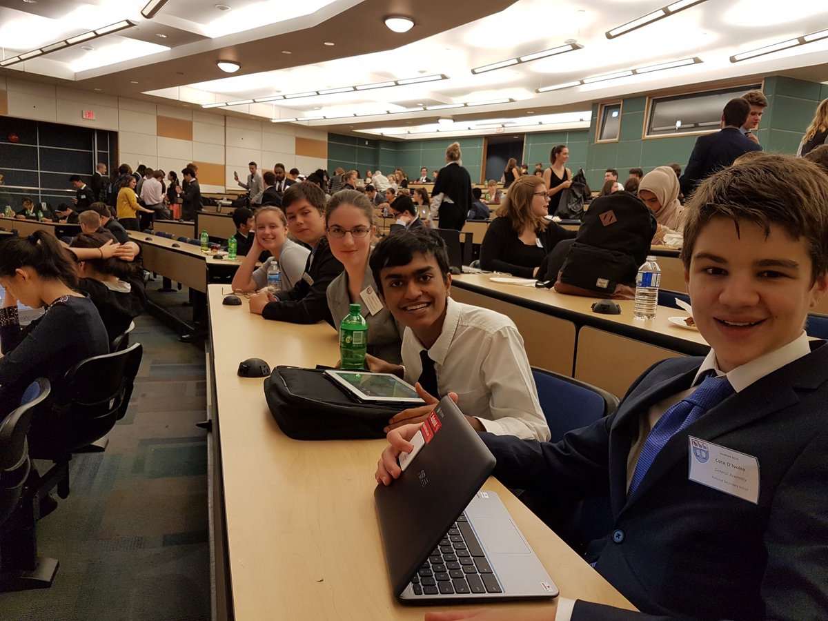 aaronmueller's tweet photo. Hanging out with the Parkland crew at the Model United Nations event @uvic #vicmun2016 https://t.co/TKJjZ20sG5