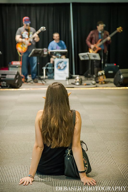 Enjoying the tunes at <a href="/DragonCon/">💐🌼Dragon Con 🌹🌺</a> #livemusic #cosplay #dragoncon2016