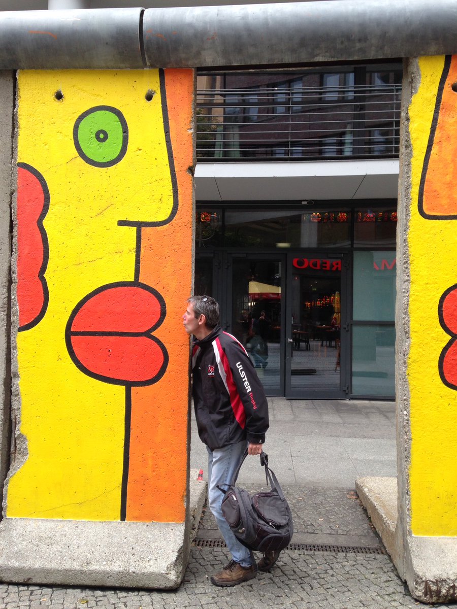 ChurchillHUMS's tweet photo. #humsonholiday Mr Logan and the Berlin Wall #breakupandmakeup https://t.co/1yLUQjwYvM