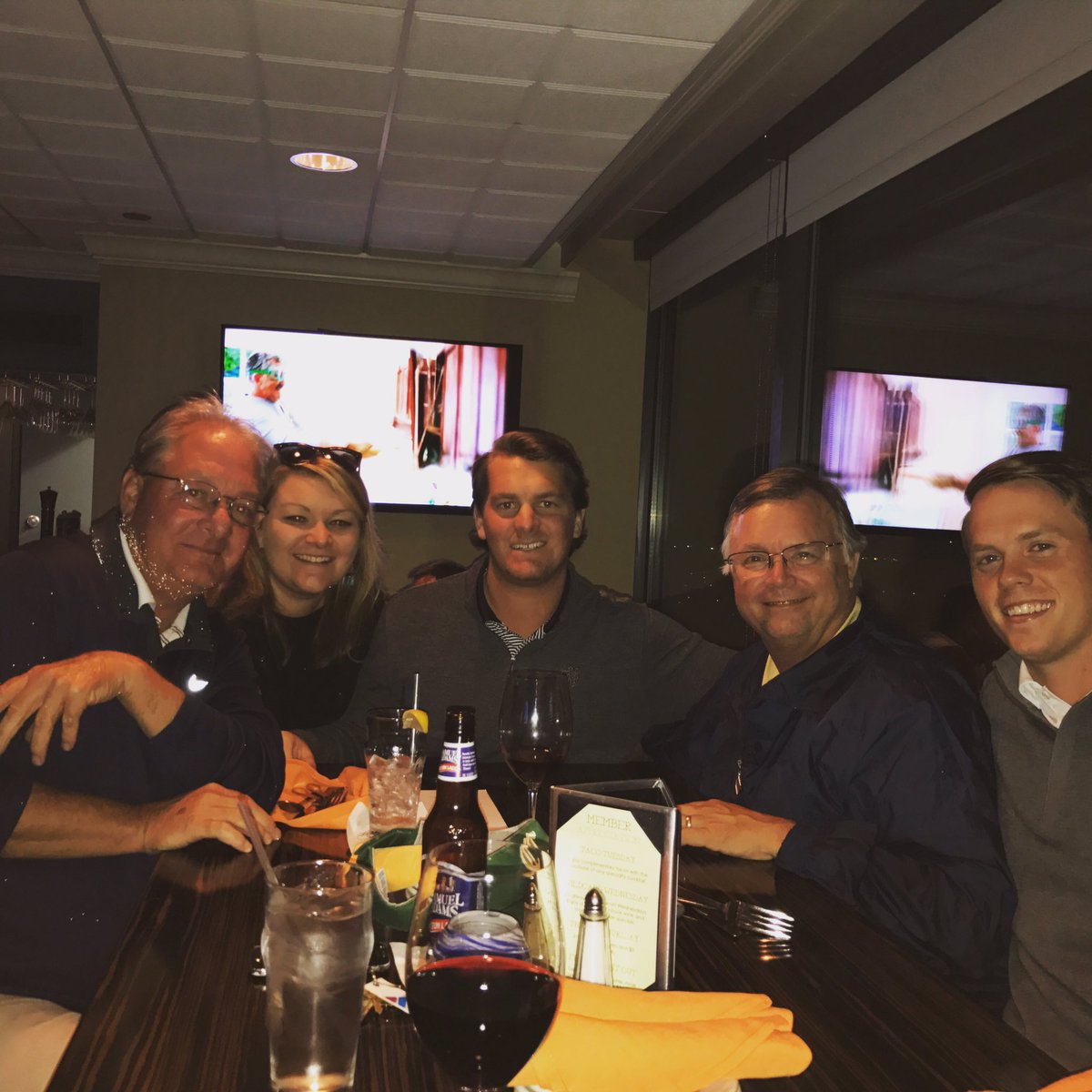 georgiabbacon's tweet photo. Friday night fun with these crazies @RBacon26 https://t.co/oYT0IZ6pWS