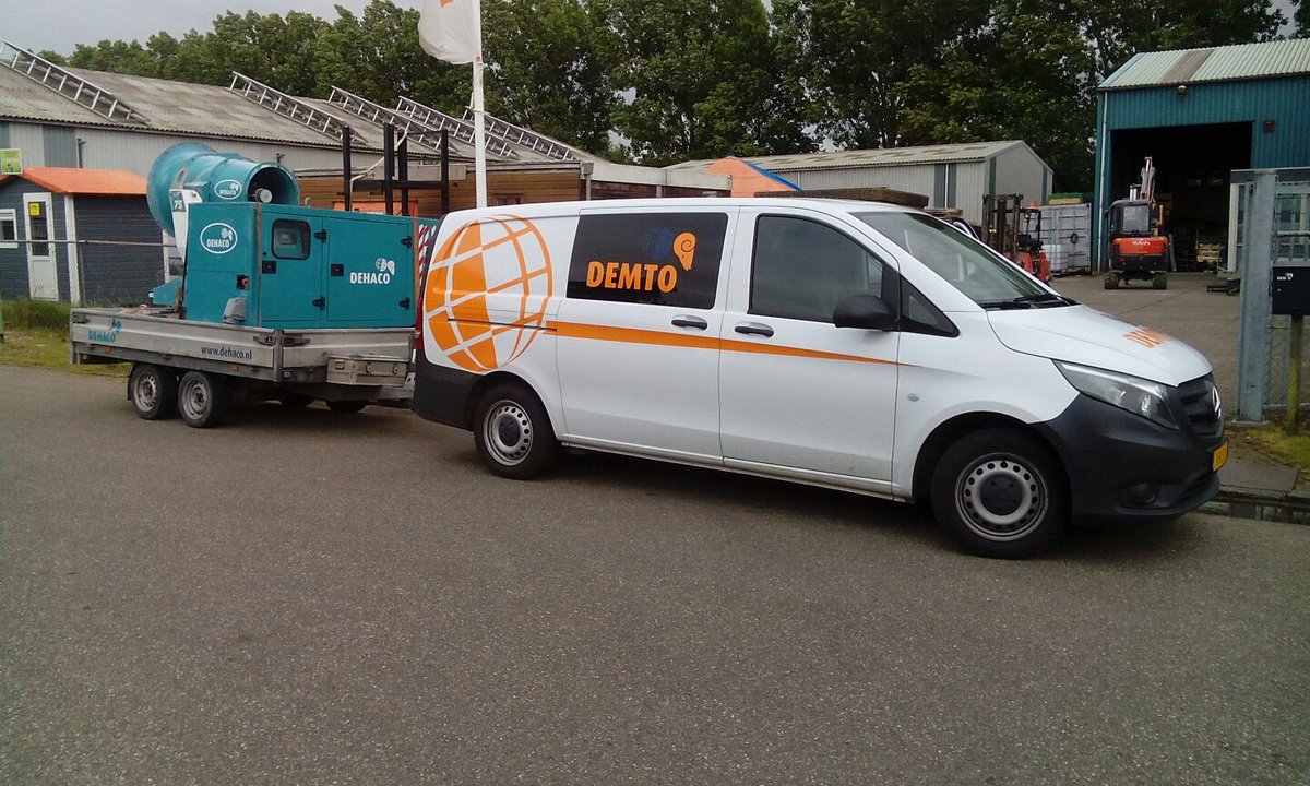 DemtoNL's tweet photo. #Demto #Demonstratie #Team #Testteam on tour! 💦#Tera #Dust #Control #Unit https://t.co/5WOlzcEO9J