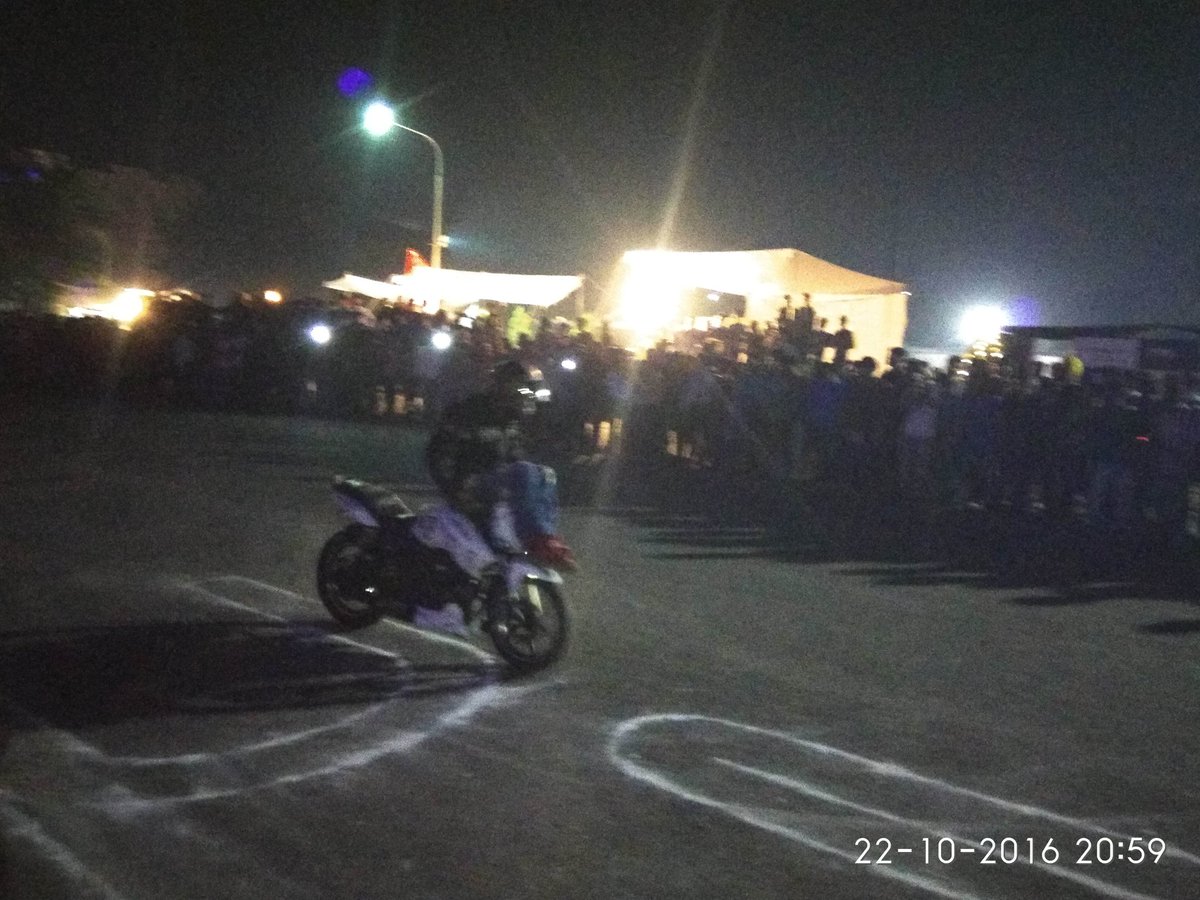 rooiam09's tweet photo. #TVSApache #Stuntmen #StuntShow #NITJalandhar #Techniti'16 https://t.co/AwHo1RRpHu