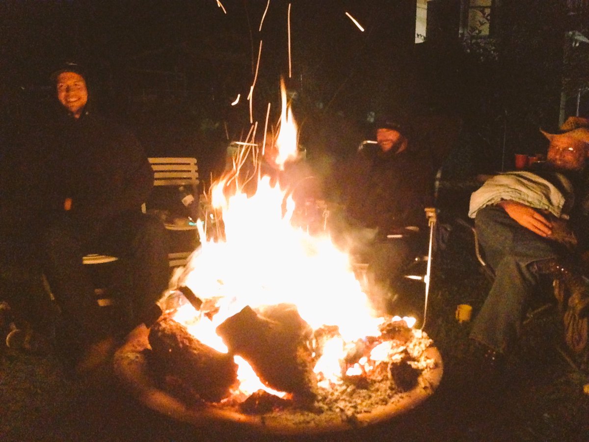 bucketology's tweet photo. Nothing better than a fall bonfire and good friends! https://t.co/7CjdYcqN0V