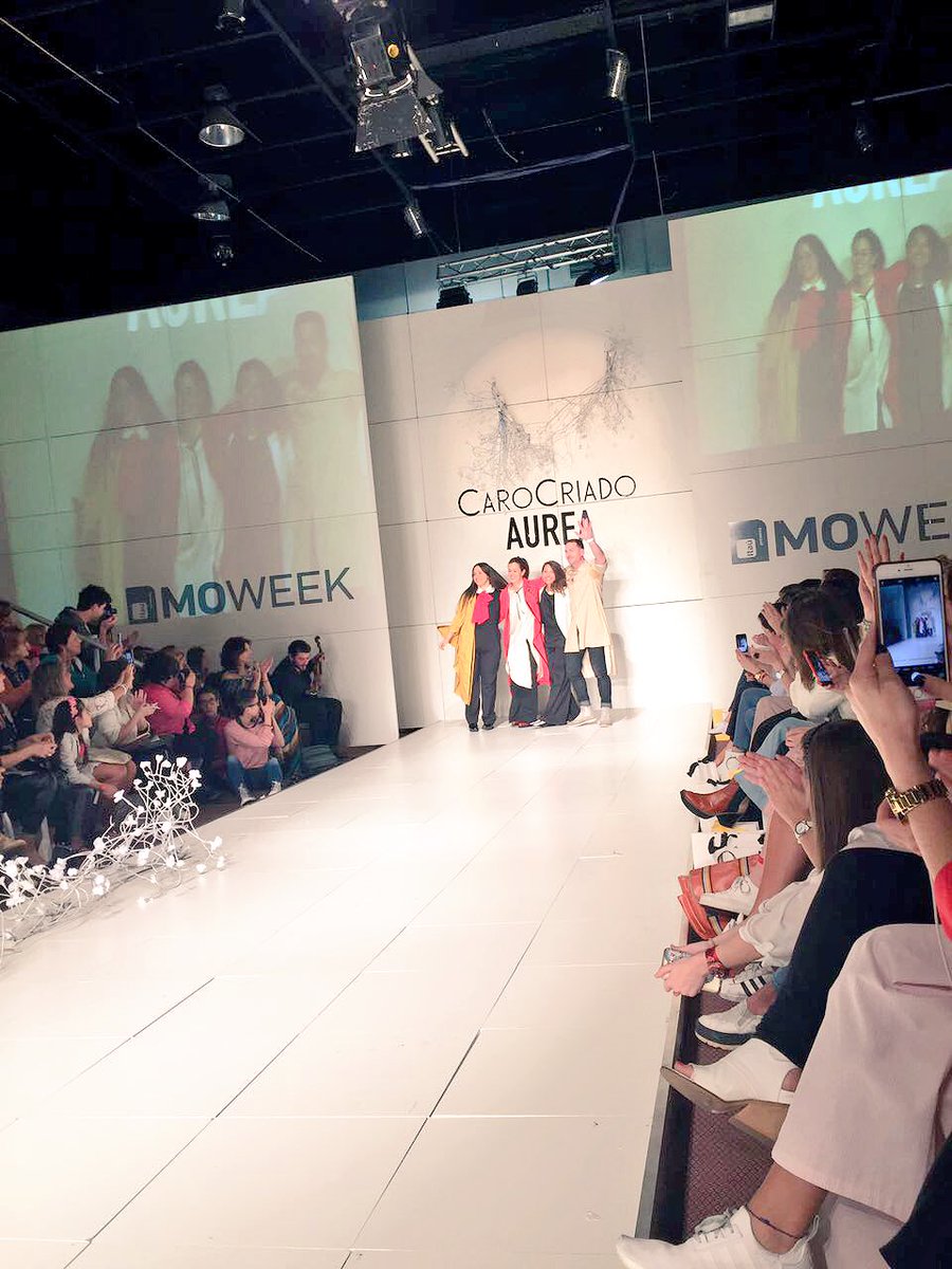 ItauUruguay's tweet photo. ¡Así termina el desfile de la ganadora de #ProgramaItau @carocriadoStore! ❤️ https://t.co/B3ULxvFUEV
