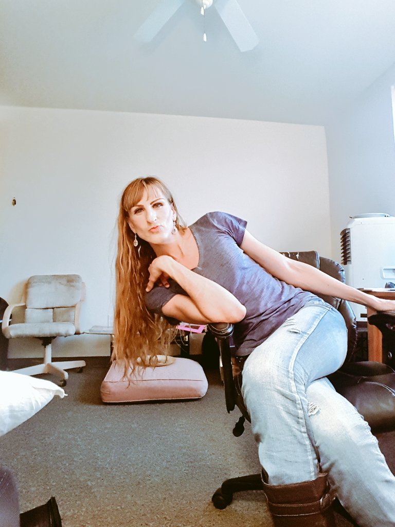 tskarissakay69's tweet image. Pardon me, but in #privilege your #cishet elbow doesn&apos;t extend farther than my #transgender nose ends... #transgenderrights #queer #LGBTQ