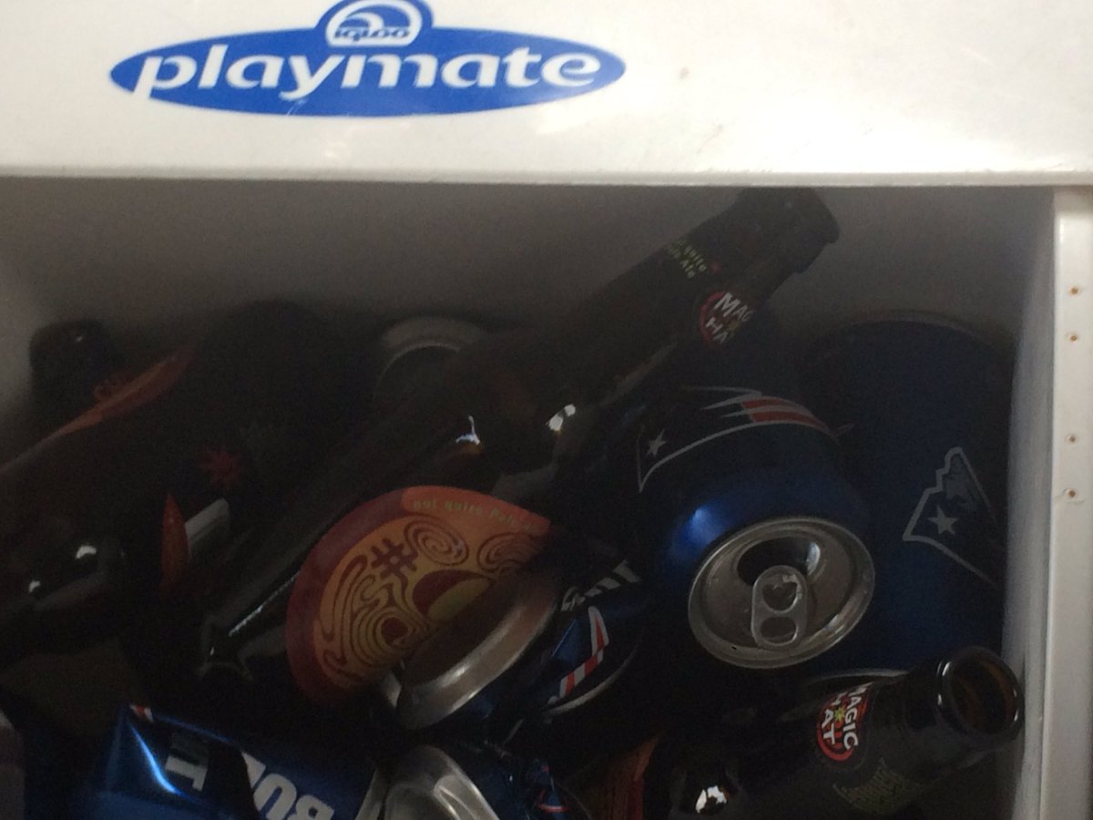 TravelingMatt22's tweet photo. #BeefyNips #BadHombres #EmptyCooler #Delicious! https://t.co/rQEWB53WZZ