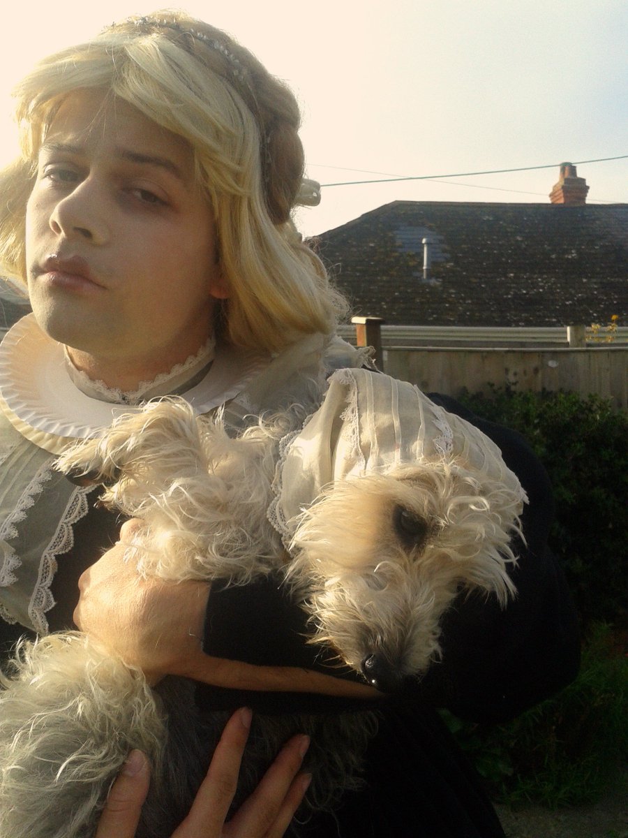 Pevalwen's tweet photo. My entry to @SuzanneHeintz's #SAVETHEQUEENcontest! https://t.co/IdxlO9gAit #SuzanneHeintz #ElizabethI @ImitatingLifeSH #photography #Queen https://t.co/rgPGPAjFKp