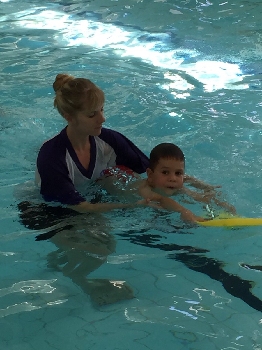 OfficialEdge1's tweet photo. It's here....#EdgeSwim Oct half-term swim courses for all levels. Contact to book @clubhubuk @SurreyMummy https://t.co/Qp8nyBYXj5 https://t.co/jAusPa77dR