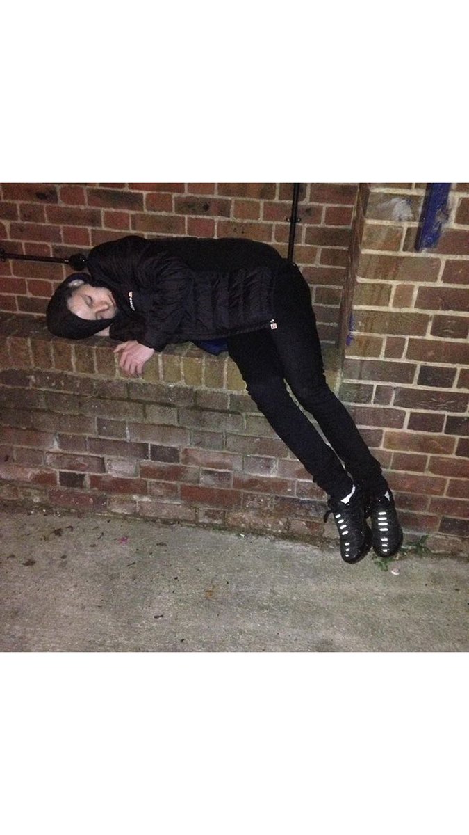 liampembs's tweet image. 9:38PM "Only going for one drink" 
4:05AM