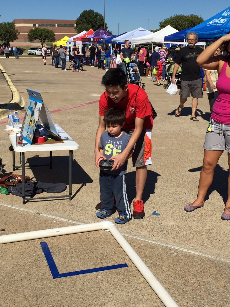 Hudson_Hawks's tweet photo. How cute is this!! Tom guiding a future robobro. Robotics kids are amazing!!! #hawkrobotics #hawksareawesome https://t.co/fEbgPUZyrv