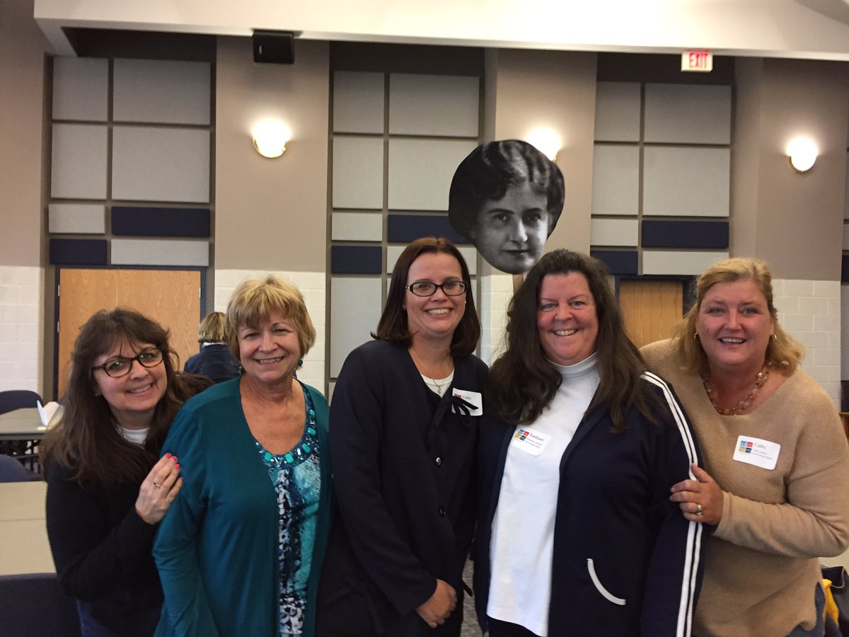 OGradyMonique's tweet photo. Some @APSDrew public #Montessori teachers and Principal Genove with Maria at #vmafall2016. @APSVirginia https://t.co/gREEheunui