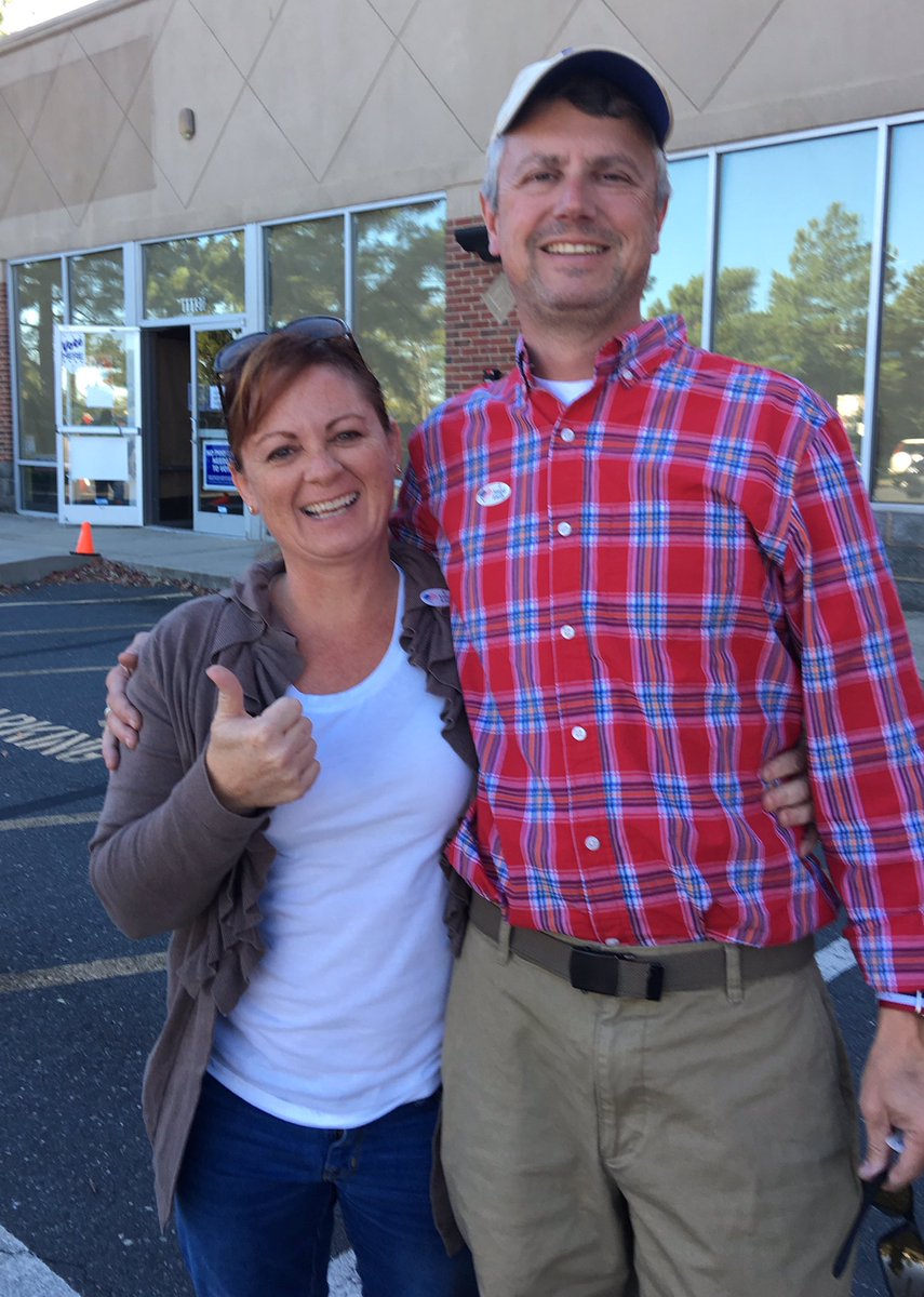 mmanningosborn's tweet photo. Voting early is easy #ImWithHer https://t.co/LIjQDgZj35