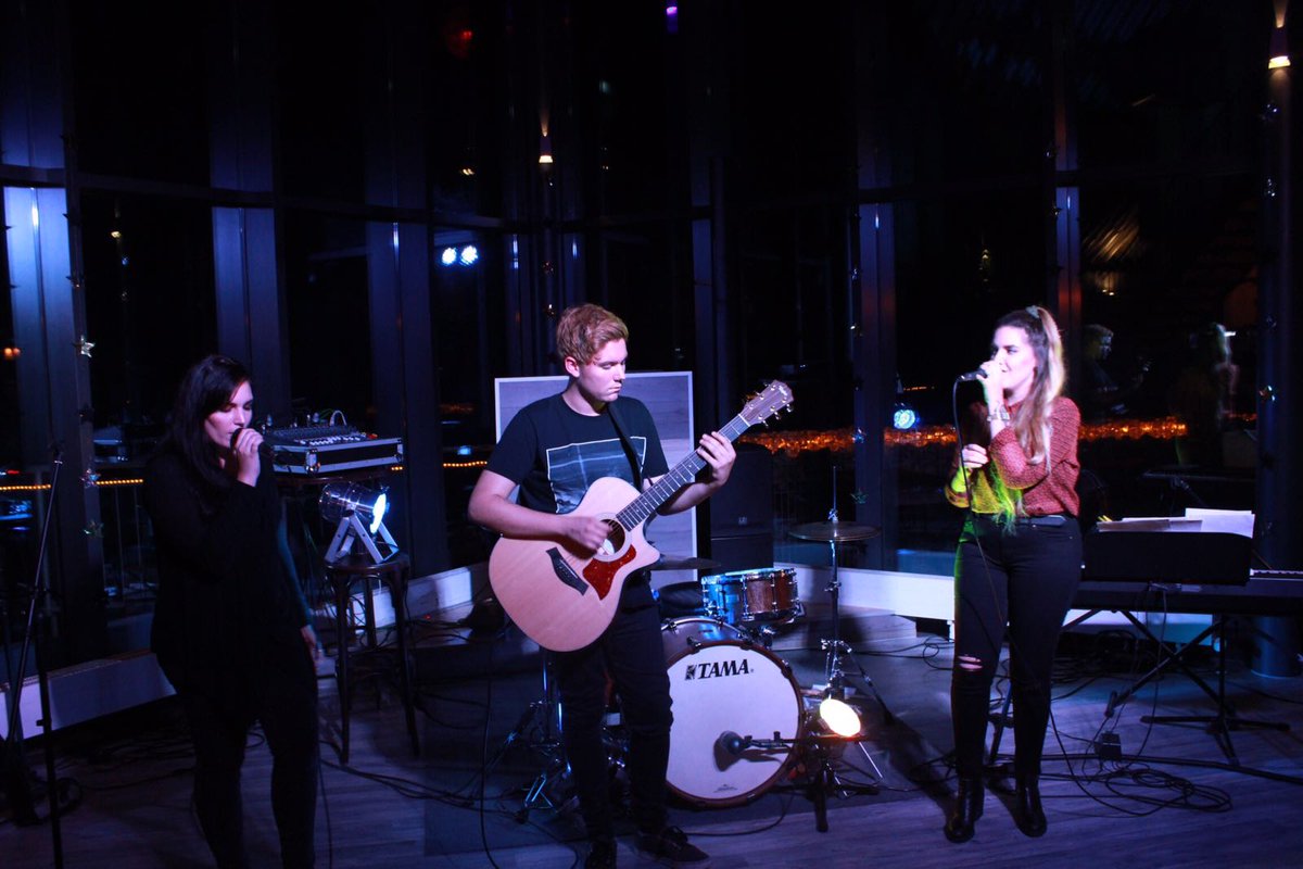 CasterSugarBand's tweet photo. || SPECIAL MOMENT OF OUR LAST SHOW || 📷: Jan Neumann 
#CasterSugar #CasterSugarBand #acoustic #band https://t.co/h8lqPmFStO
