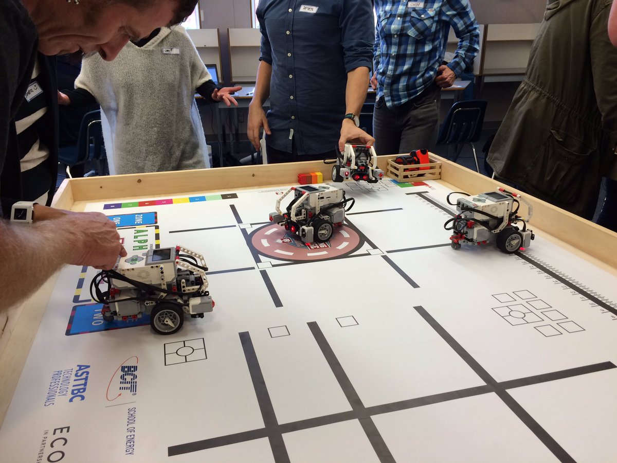 kayakcari's tweet image. @CUEBC members discovering coding with bots on a Saturday! #CodeClass #neverstoplearning