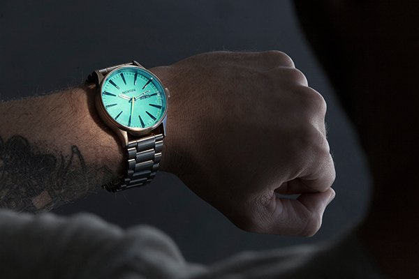 Nixon_Now's tweet image. Glow in the dark. The blue-green glow of the #SentrySS, part of the new #NightVision Collection. nxon.co/2epgfpA