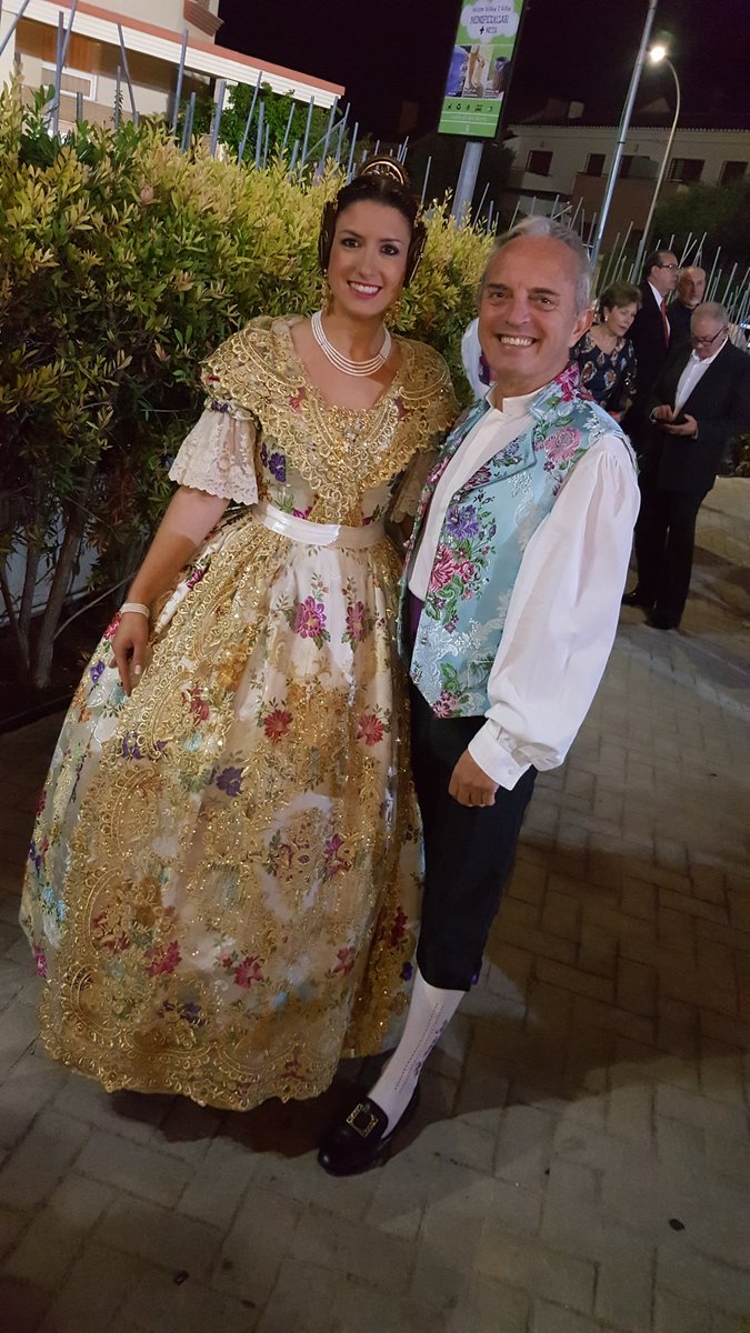 FallaMosquit's tweet image. La nostra Reina de la Falla i President a la presentació de la F.M.de Gandia Maragda Escriva Noguera. #mosquit #falles2017