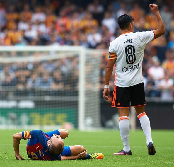 Fvilla7's tweet photo. مُتعة كرة القدم وجمالها .. سنفتقدك يا انيستا #AnimoAndres #AnimsIniesta 💔 https://t.co/XPnuuU5qWW