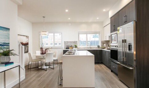 AmpriHomes's tweet photo. Our sleek &amp; stylish kitchens featuring large islands &amp; @FisherPaykelUS appliances, are perfect for hosting. Open-9680 Alexandra Rd Richmond https://t.co/ZCXWIkRfDD