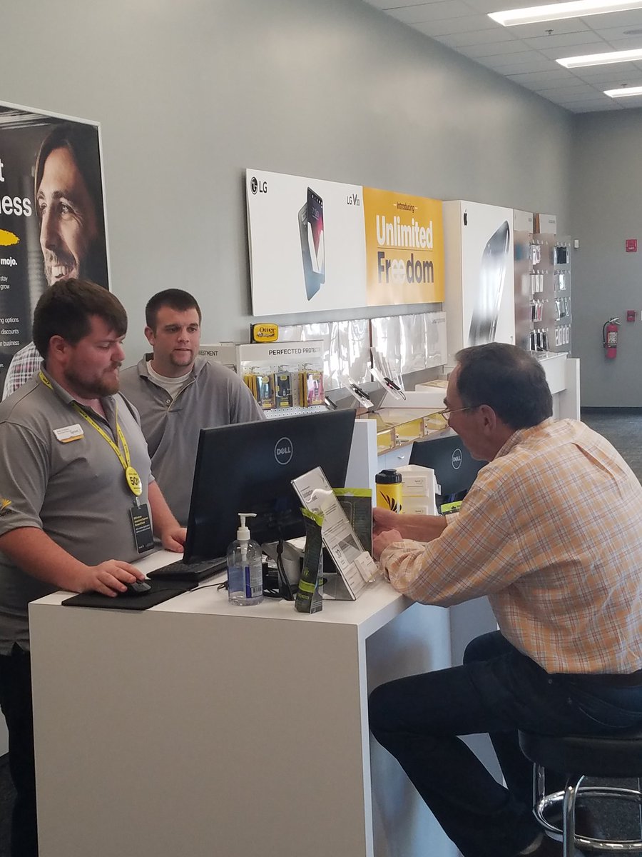 DEL_stroyers's tweet photo. Justin at DEL getting some EP action! @Pkushn @wl_byoung @SprintLana @clubric @WL_News https://t.co/D3gwCglFjX