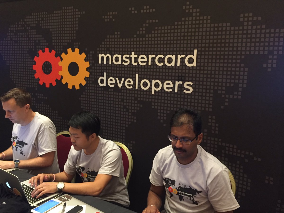 MastercardNews's tweet image. #money2020hack the @MasterCardDev team is settling in for a long day/night. #HackOn