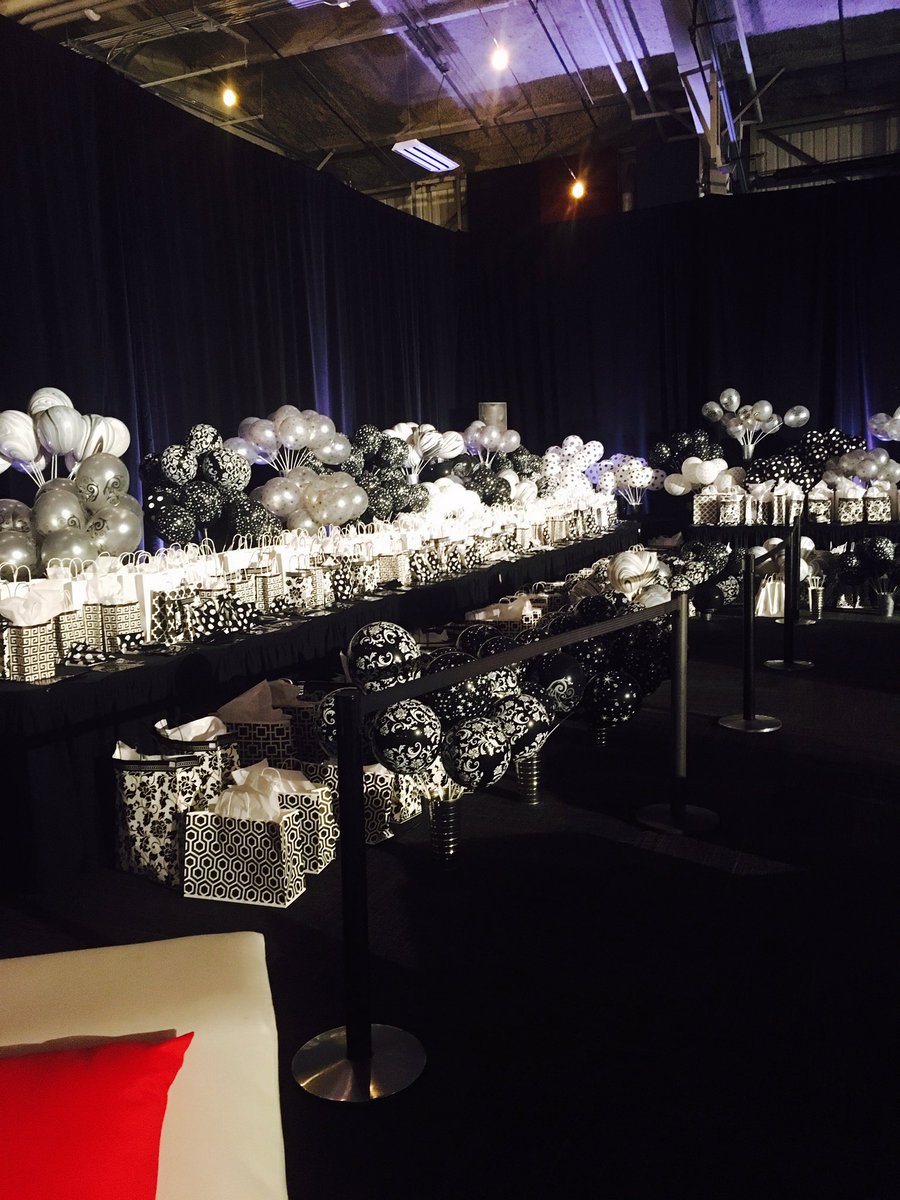 rheafblack's tweet photo. These balloons were made for poppin'! Thanks @AirCanada for sponsoring @LaingHouseBall #LHmasquerade #LHUnmasked #LainghouseHFX # https://t.co/XeTFQvd5CD