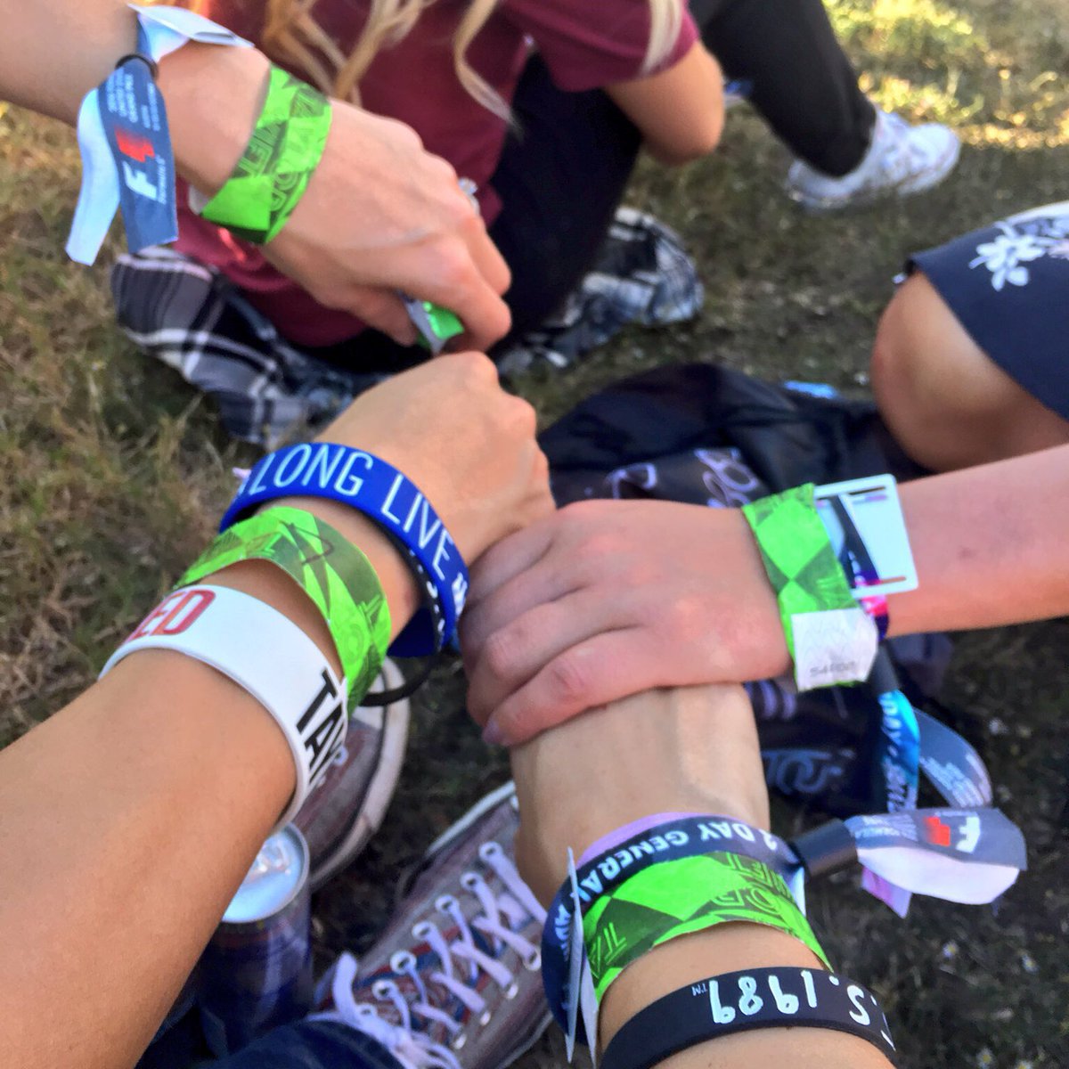 talldrinkhappy's tweet image. THANK YOU, @taylornation13! We&apos;re ready to cheer @taylorswift13 on... time to #SwiftUp 🎉👯