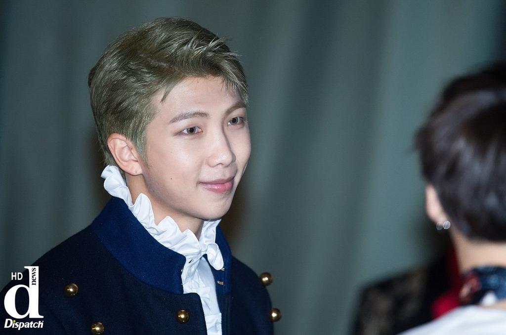 RowydaRizk's tweet photo. I wish i can #HugNamjoon I'm sad i want to hug him my heartu 😢😢💔💔 @BTS_twt
Namjoon oppa i luv uuuuuuu 😍😘☺❤ https://t.co/NuBKYTJ201