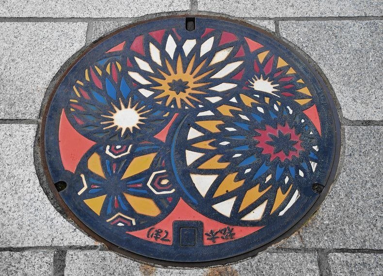 sobore's tweet image. All across Japan manhole covers are custom made for individual towns and cities and colorfully painted #travel