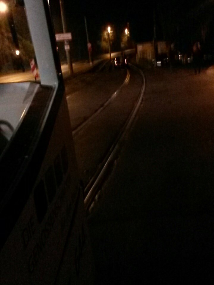 fckdieopps094's tweet photo. Warum will man die Schienen hochfahren? #whyderwoche https://t.co/QVhVB6kRCs