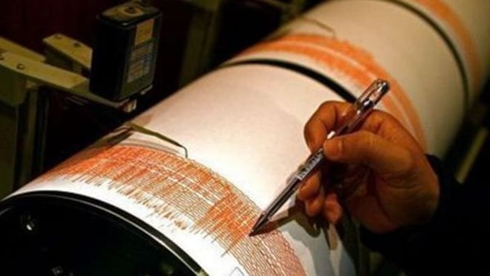 romatoday's tweet photo. #roma Terremoto a Roma, nuova forte scossa nel Centro Italia https://t.co/RkM993ghbX #notizie https://t.co/iUjzSiQuC8