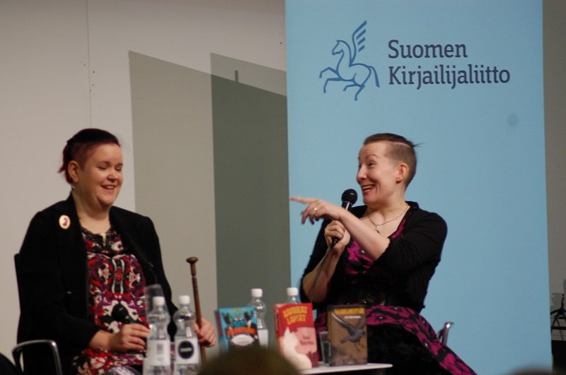 SatuYlavaara's tweet photo. #steampunk´in kirjalliset maailmat #MagdalenaHai, #AnniNupponen ja #JSMeresmaa #kirjamessut https://t.co/iuhwLbkhBI