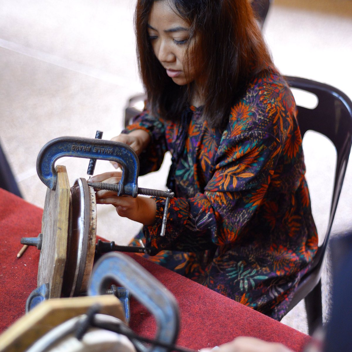 FireflyAirlines's tweet photo. Our winner had the chance to learn how to make her own kompang. #livethehighlife #likefireflies https://t.co/uTj3OwKl08