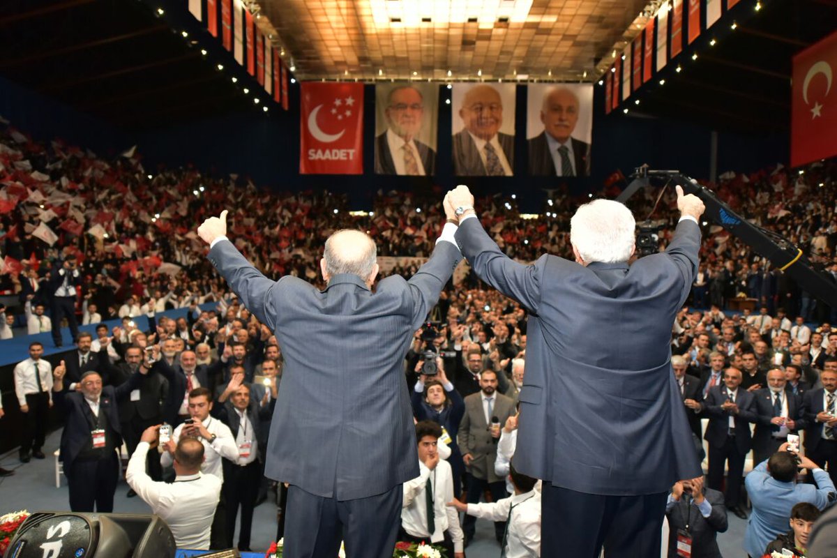 gencsaadet's tweet photo. GB Prof. Dr. Mustafa Kamalak ve GB Adayımız Temel Karamolloğlu kongremize katılan teşkilat mensuplarımızı selamlıyor. https://t.co/3c0N6ndcsZ