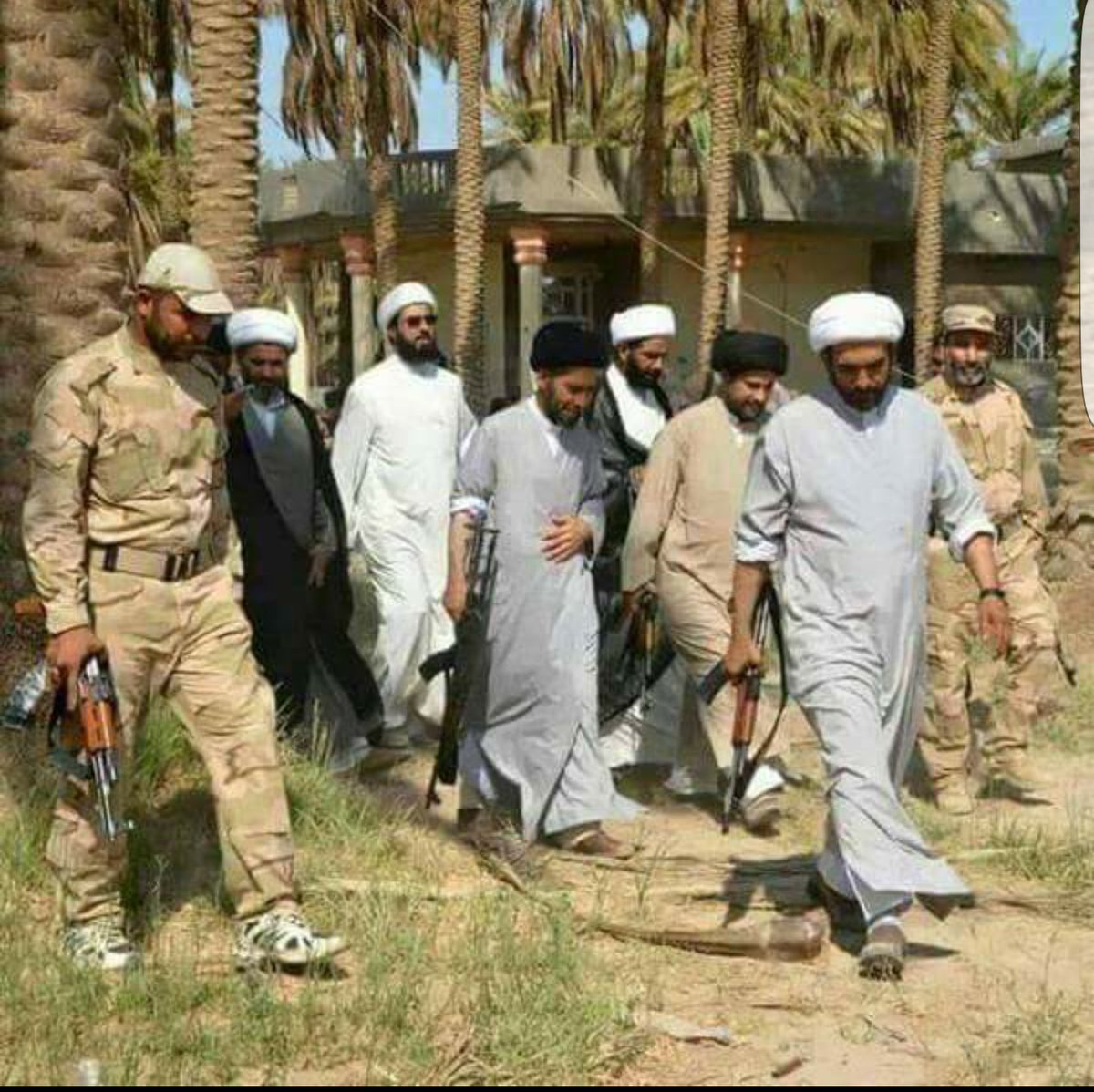 AOAltwaijri's tweet photo. معممو الشيعة يحملو�� الرشاشات ويقتلون ويفتون بقتل السنة ليسوا إرهابيين، بينما علماء السنة إذا طالبوا بردع الصفويين صاروا إرهابيين !! https://t.co/DyXvNzSjeg