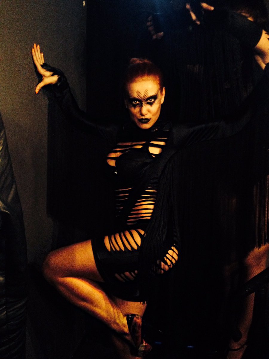 Happy Halloween 🎃🎃🎃👻 #happyhalloween #evil #evilregals #love #costume #dracula #vampire #dancer #model #actress #sexy #girl #beautiful #fit