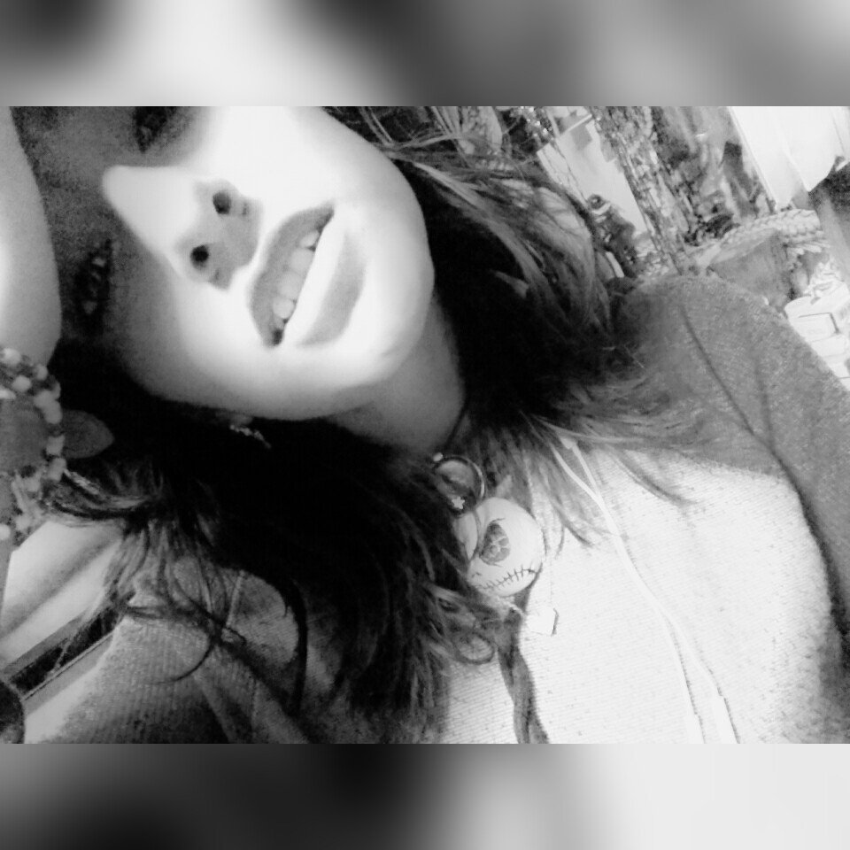 ItzelMoonstar's tweet photo. Quisiera q entendieras lo q yo siento x ti cada ves q te veo, pero este sentimiento te lo tengo q ocultar x q tu quieres a alguien más 😔😔😔 https://t.co/HhPxqaa7QP