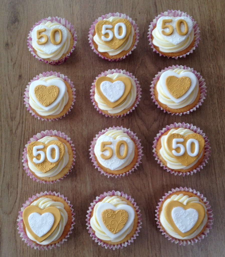_LACupcakes's tweet photo. Golden Wedding cupcakes.  😃🍰🎉 #cupcakes #cupcake #celebrate #falkirk #Scotland #anniversary #cake https://t.co/NTaRxB17h3