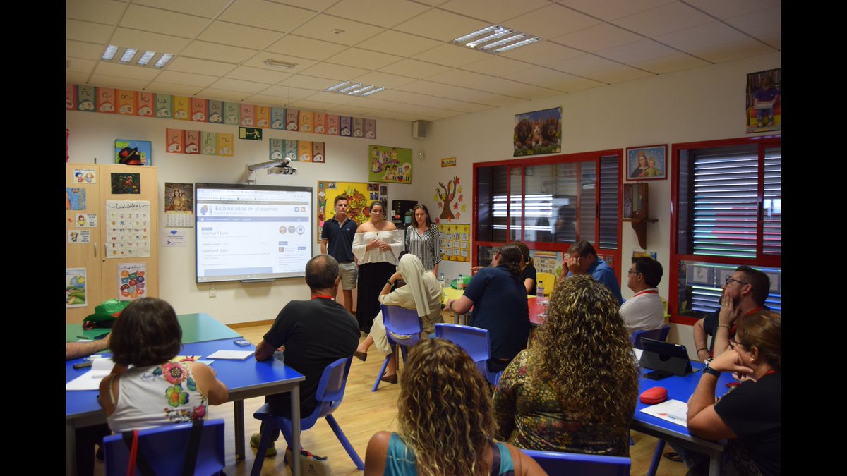 juanfisicahr's tweet photo. Increíble que hayan renunciado a sábado tarde por hablar de flipped en #DBEDUConference GRACIAS chicos. Toca a los alumnos @santiagoraul https://t.co/01tt4BteHs