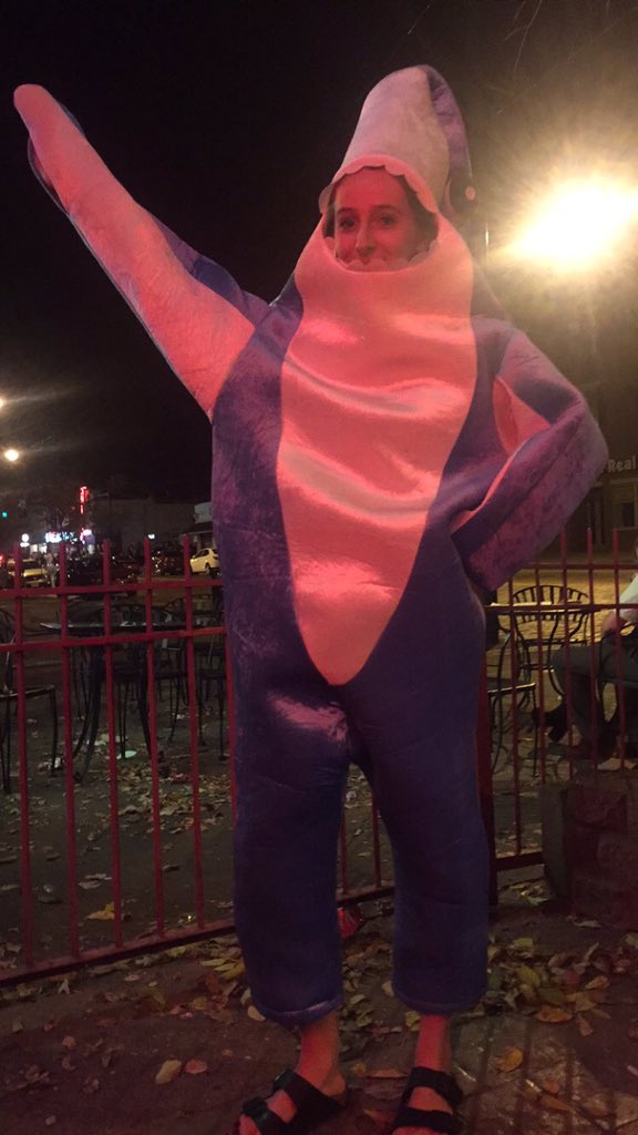 laura_burger's tweet photo. 100 RT and I'll wear this to all my classes and meetings on Monday https://t.co/RzV8F3I1YG
