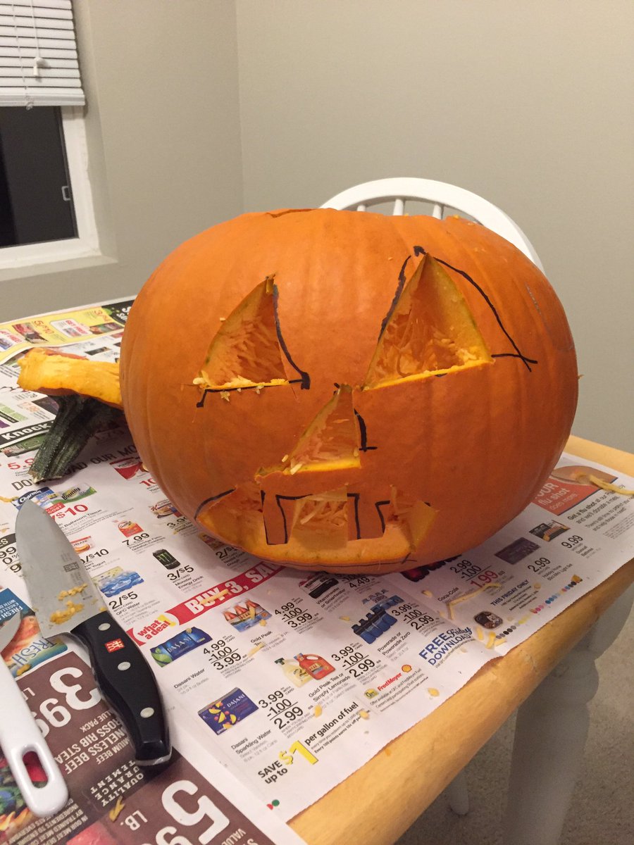 CoachHaymaker's tweet photo. Straight surgical with my pumpkin game. https://t.co/6KjoGuAP0y