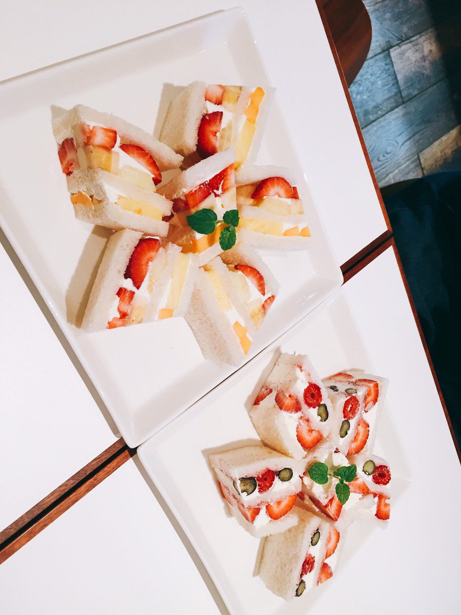 【fruits&amp;cafe Hosokawa/下鴨】

旬の果物がおいしく食べれるカフェ🍒☕

新鮮な果物を使ったフルーツサンドやパフェが食べれますよ✨

ジャムやジュースなんかも売ってます👍

果物だけに、「きになる」お店ですね❗