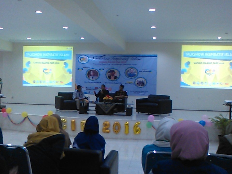 [LIVE REPORT GIF 2016]
Kali ini di sesi talkshow ada pemaparan materi oleh Ust. Fatan Fantastik