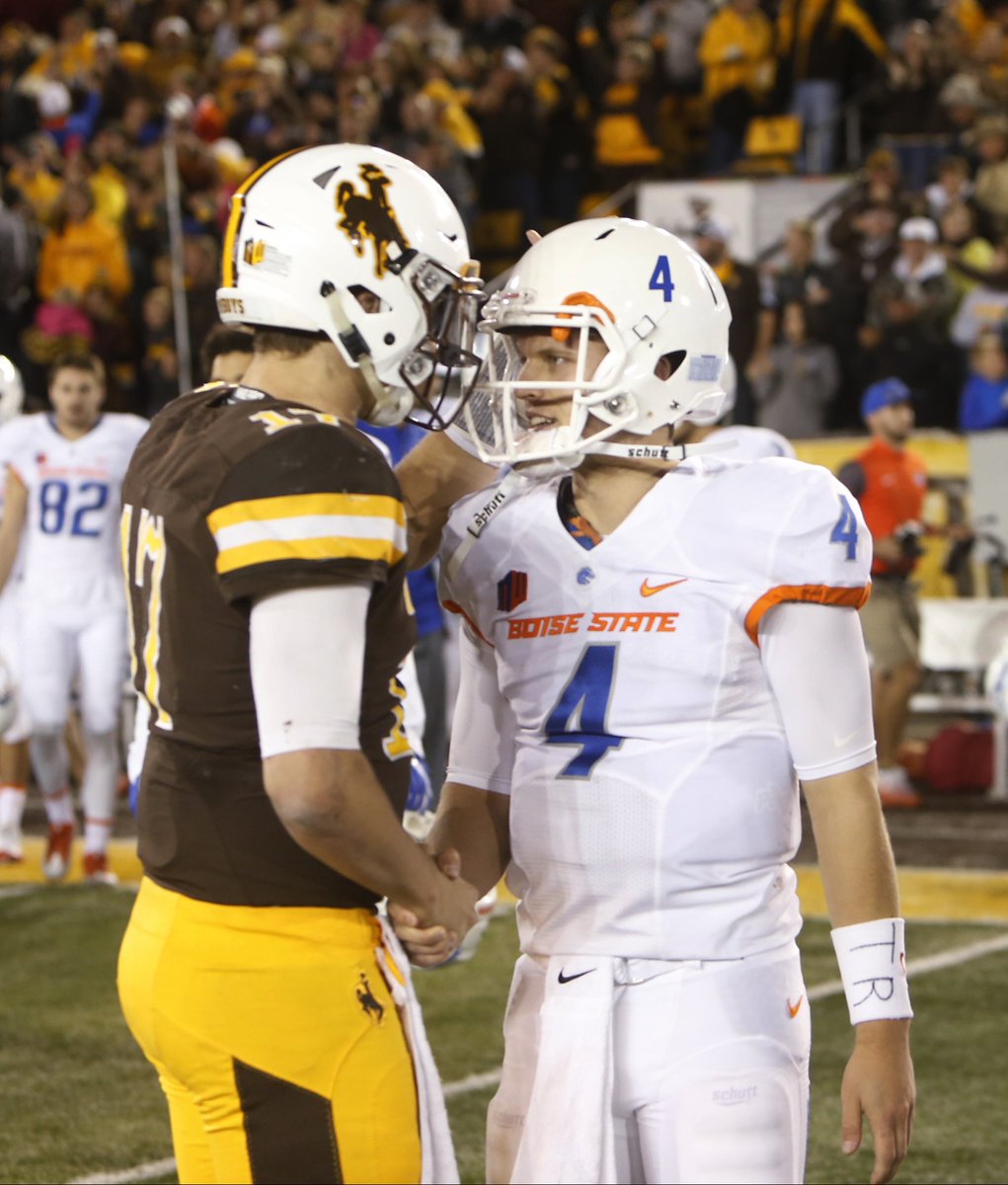 FresnoBeeSports's tweet image. Josh Allen throws for 3 TDs, Wyoming upsets No. 13 Boise State 30-28 on late safety fresnobee.com/sports/article…