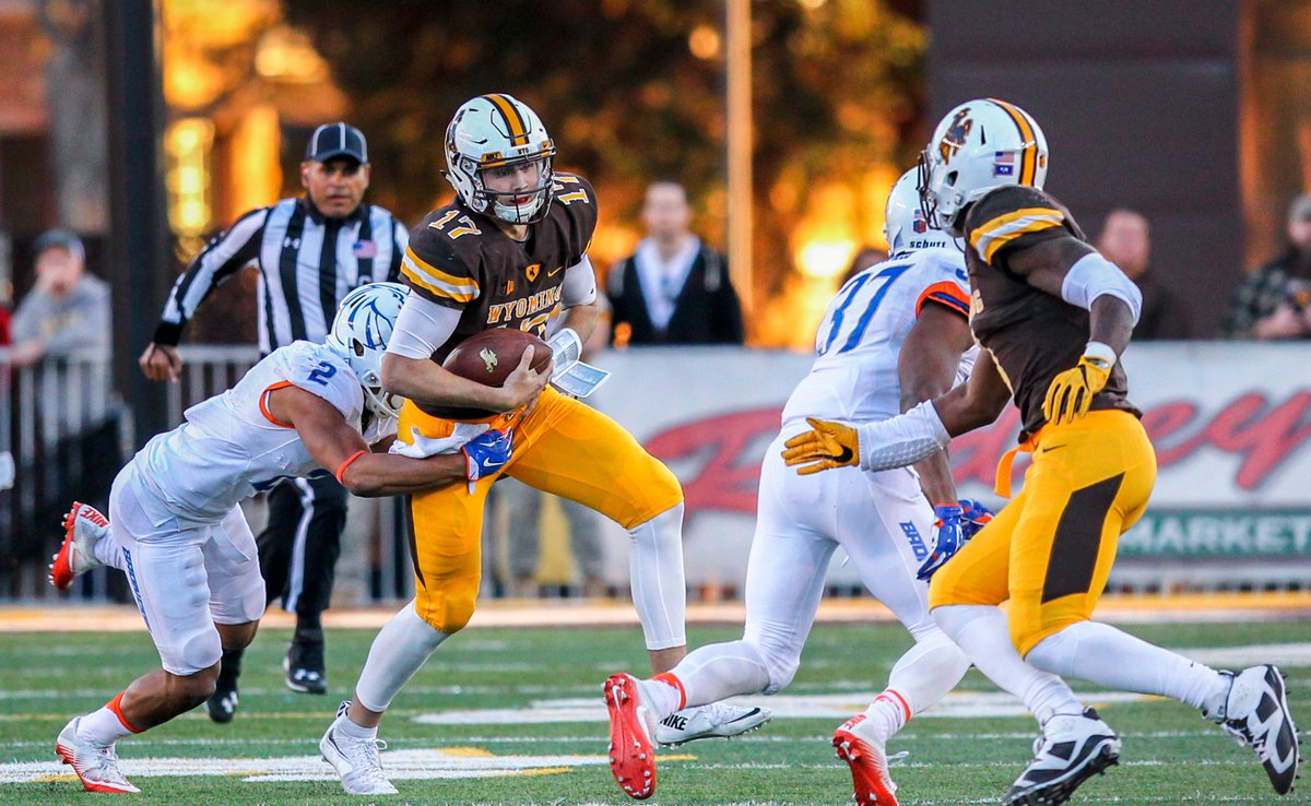FresnoBeeSports's tweet image. Josh Allen throws for 3 TDs, Wyoming upsets No. 13 Boise State 30-28 on late safety fresnobee.com/sports/article…